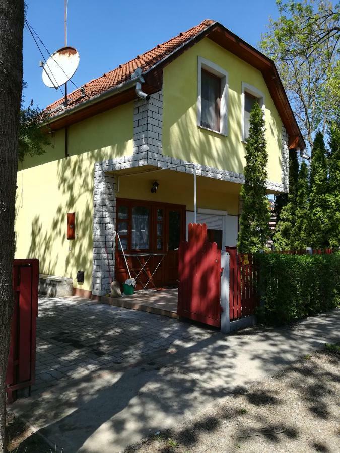 Edu Apartman Hajdúszoboszló Dış mekan fotoğraf